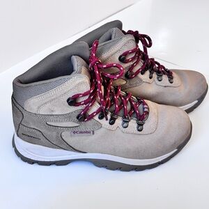 Columbia Hiking Boots Newton Ridge Tan Canvas Beach/Marsala Red Women’s Size 9